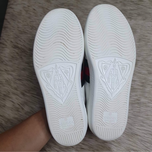 Gucci Women's Ace sneaker with bee - Picture 7 of 9